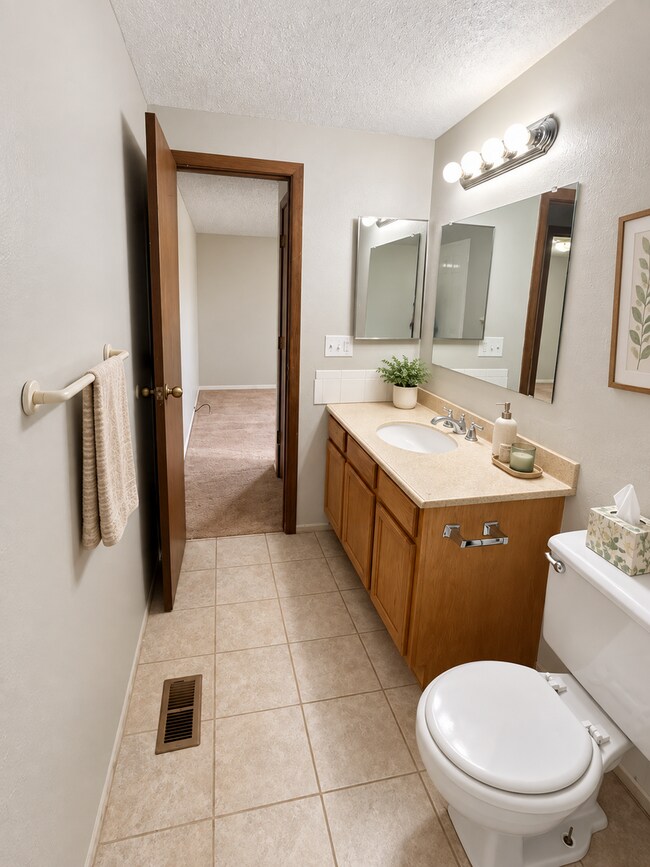 Building Photo - 676 Vera Ct