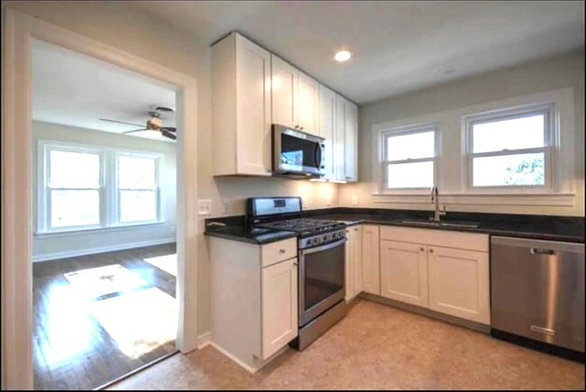Building Photo - 1415 Newfield Ln