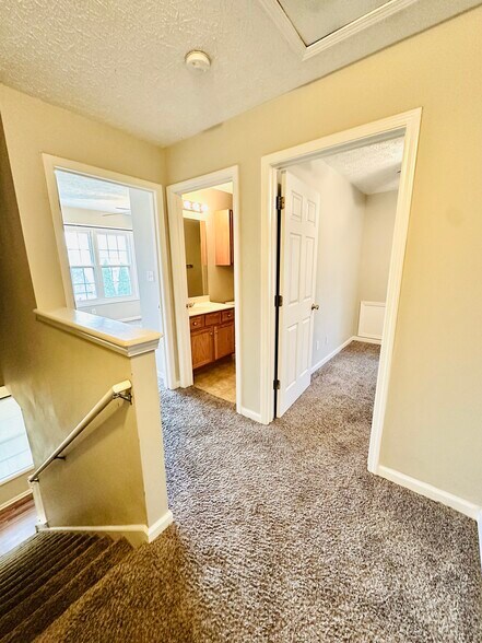 Building Photo - 1705 Stratton Ct