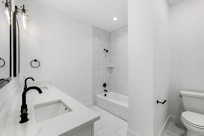 Building Photo - 801 Vickery Dr