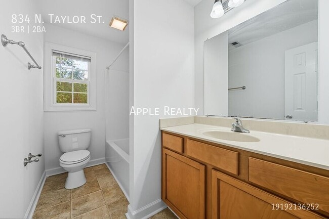 Building Photo - 834 N Taylor St