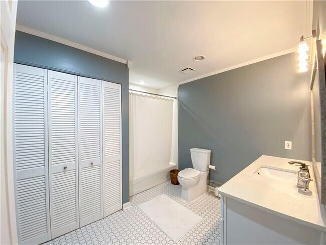 Building Photo - 1026 St Charles Ave NE