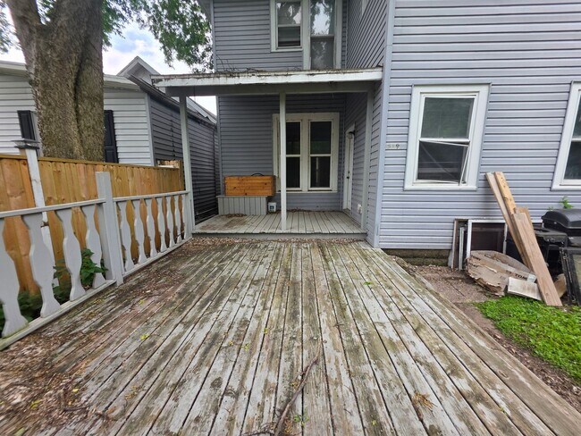 Building Photo - 519 N Barstow St