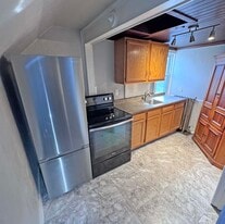 Building Photo - 395 Saint John St