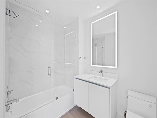 Building Photo - 700 NE 24th St