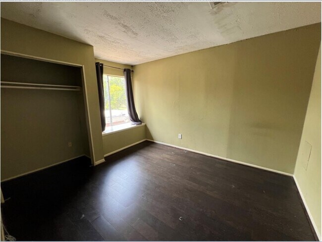 Building Photo - 8496 Dairy View Ln