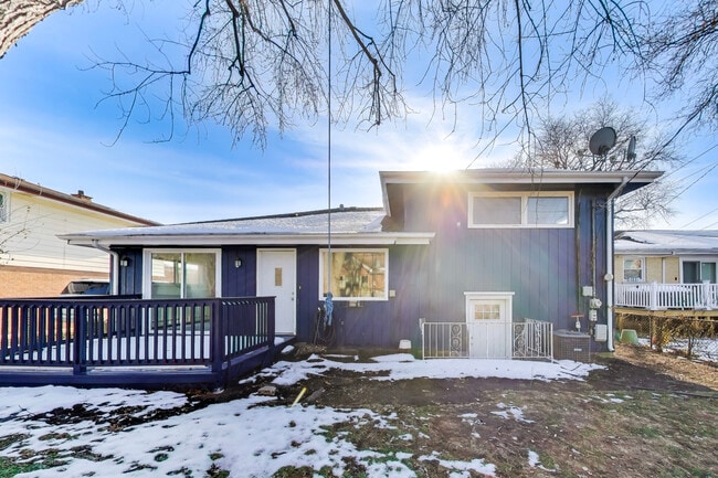 Building Photo - 1006 Devon Ave