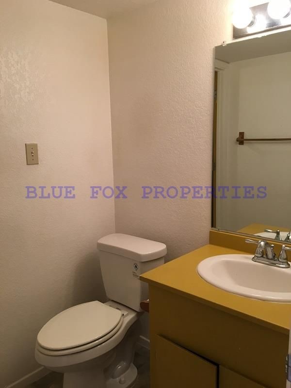 Building Photo - 2 bedroom condo located in Las Colinas