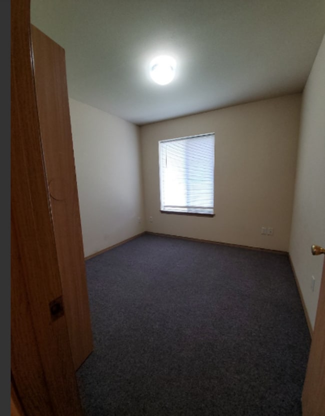 Building Photo - 4 Bedroom, 3 Bathroom Duplex near WWU! PRE...