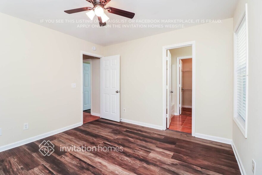 Building Photo - 145 Stoneforest Dr