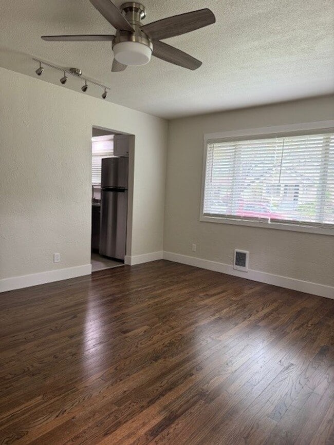 Building Photo - 182-Summer St