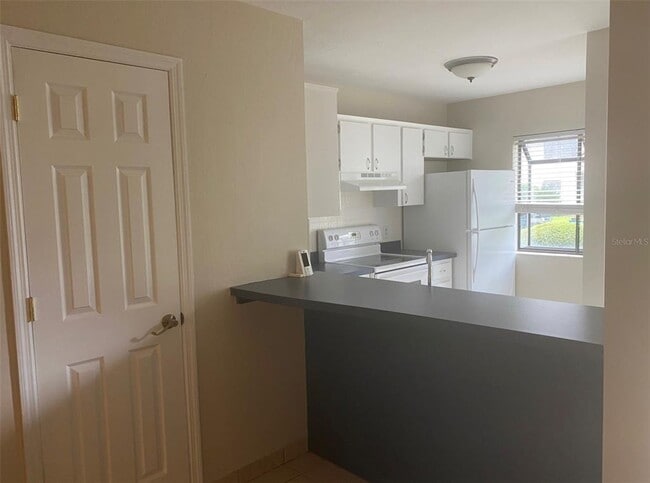 Building Photo - 6138 SW 8th Ln