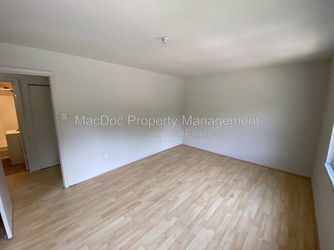 Building Photo - 200 Brighton Square