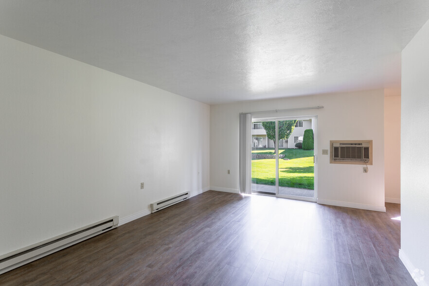 2BR, 2BA - 1,015 SF - Beaumont & Biltmore Apartments