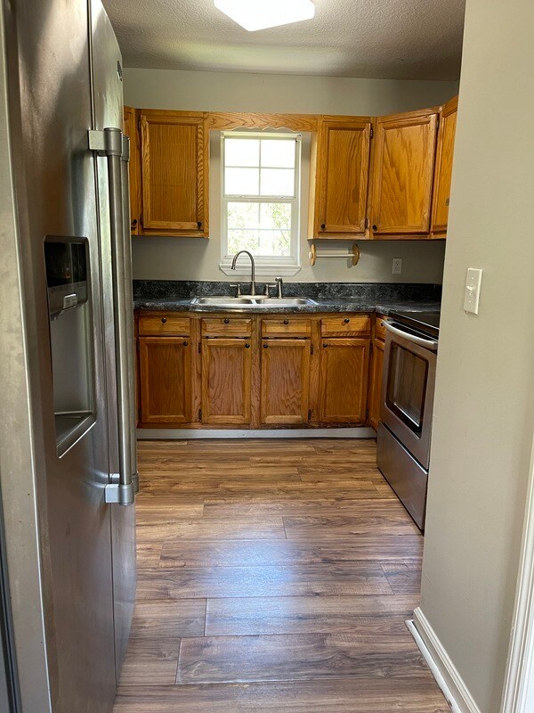 Building Photo - 104 Highland Dr