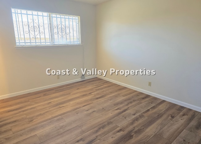 Building Photo - Seaside Home for RENT!!!
