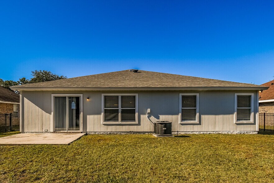 Building Photo - 2533 Spring Pond Ln