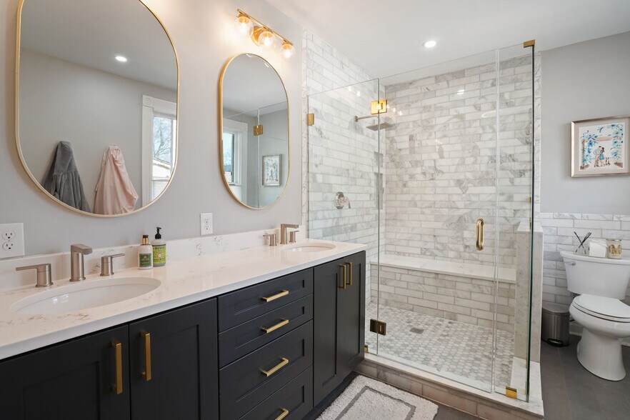 Building Photo - 77 W 2nd Ave