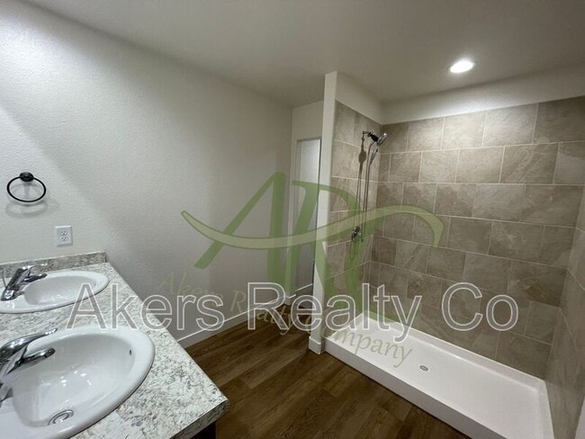 Building Photo - 968 S Coral Pl