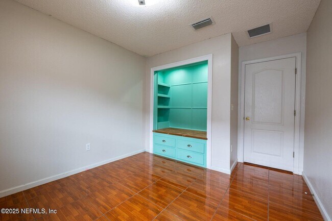 Building Photo - 1413 Heather Ct