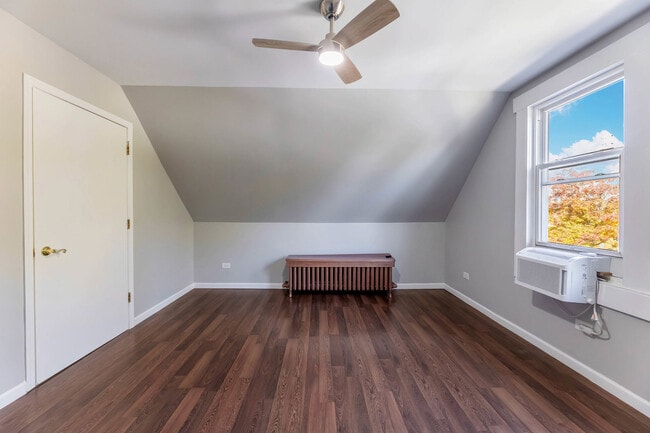 Building Photo - 3404 N Kilbourn Ave