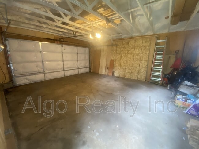 Building Photo - 1475 Albert St N