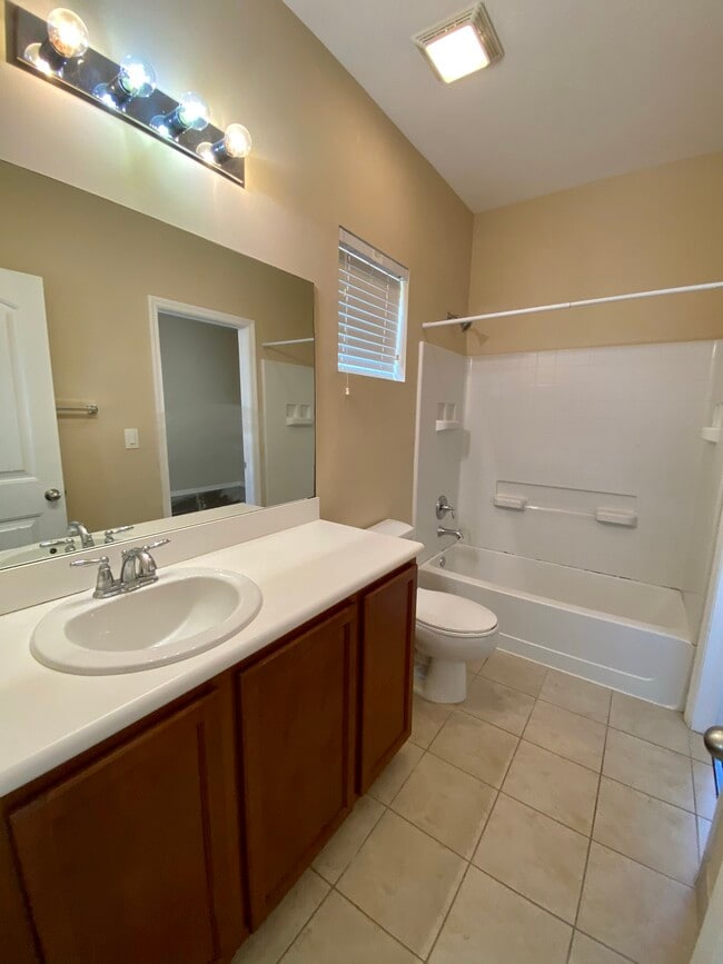 Building Photo - 3538 NW 29th Ct