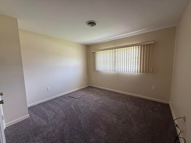 Building Photo - 4007 Greenwood Dr