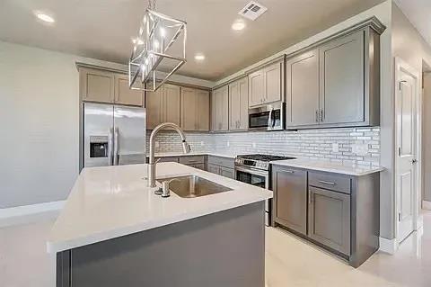 Building Photo - 620 Abadan Dr