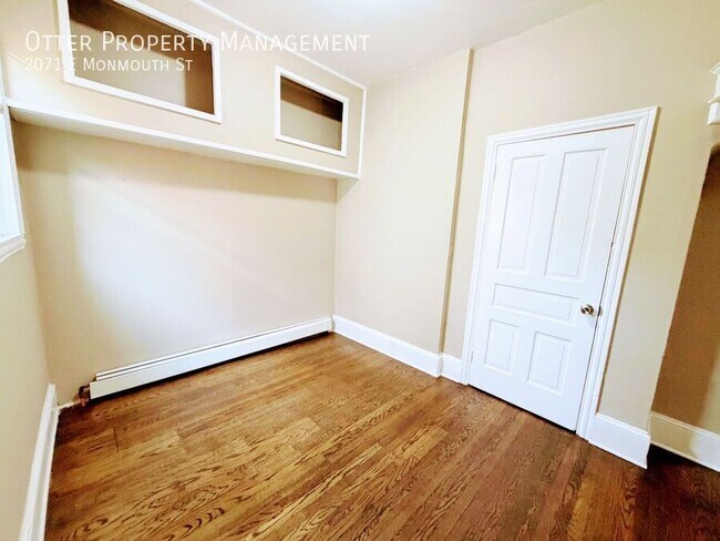 Building Photo - 2071 E Monmouth St