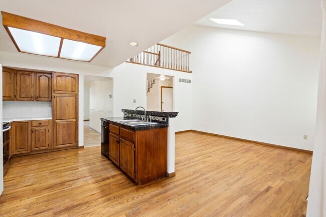 Building Photo - Spacious Home in a Great Location!