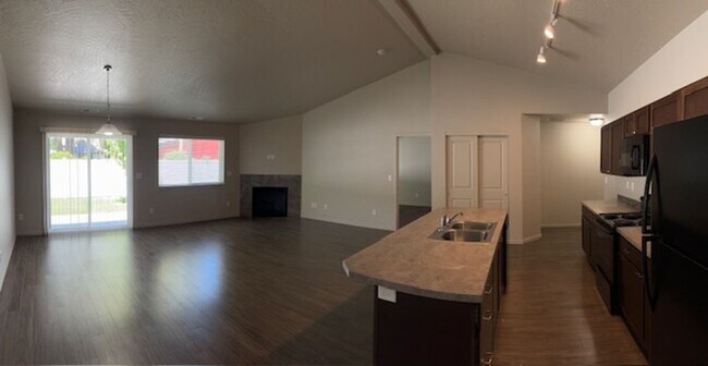 Building Photo - 1619