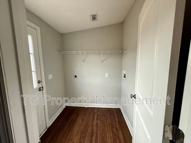 Building Photo - 1760 Freedom Dr