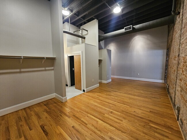 Building Photo - 1417 Market St