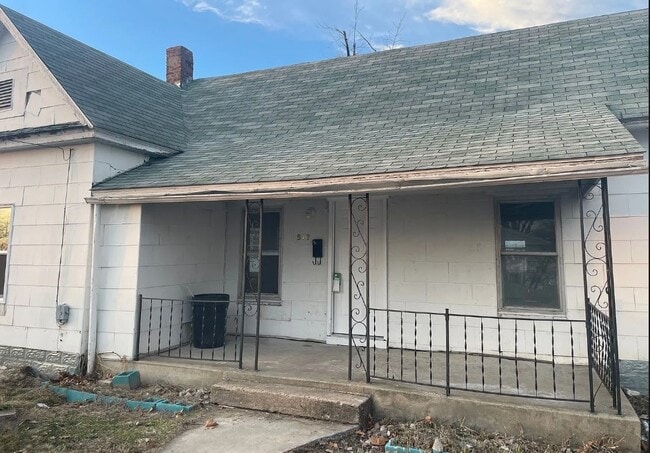 Primary Photo - 527 W Pearson St