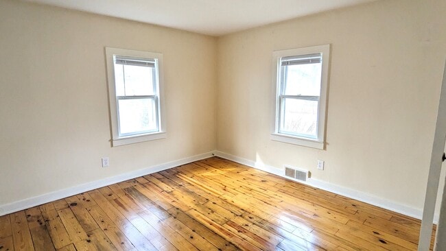 Building Photo - 1343 E. Broadway. House with basement and ...