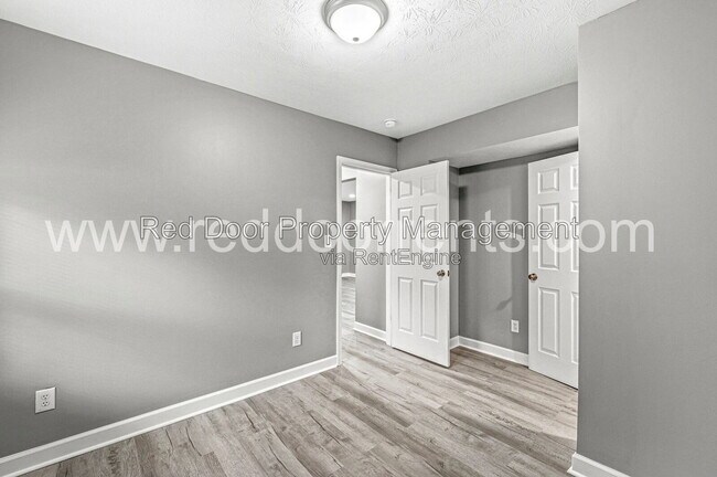 Building Photo - 3340 N Sherman Dr