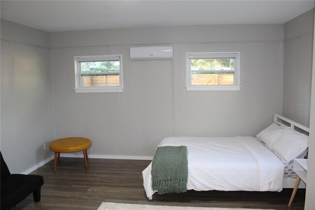 Building Photo - 6027 1st Ave S