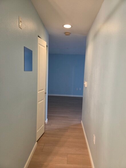 Building Photo - 4343 Roosevelt Way NE