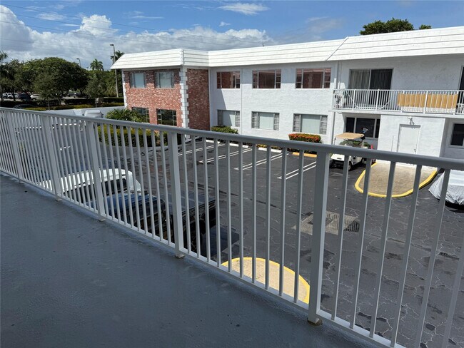 Building Photo - 412 S Cypress Rd