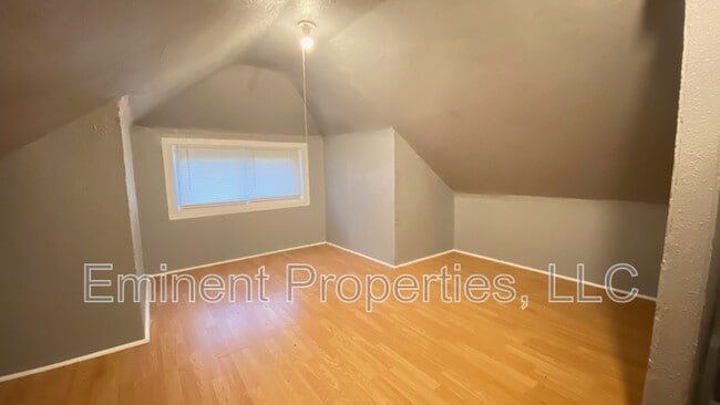 Building Photo - 444 W 98th St