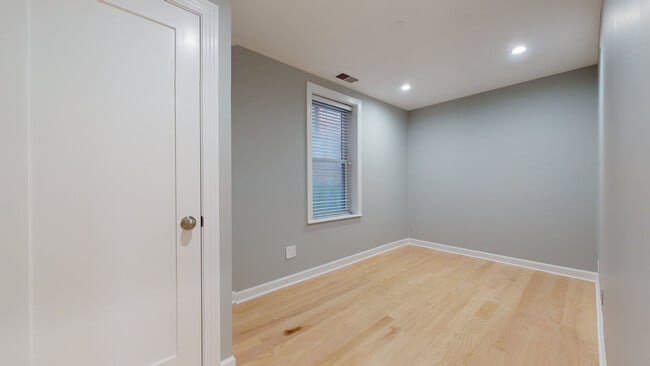 Building Photo - 1543 W George St