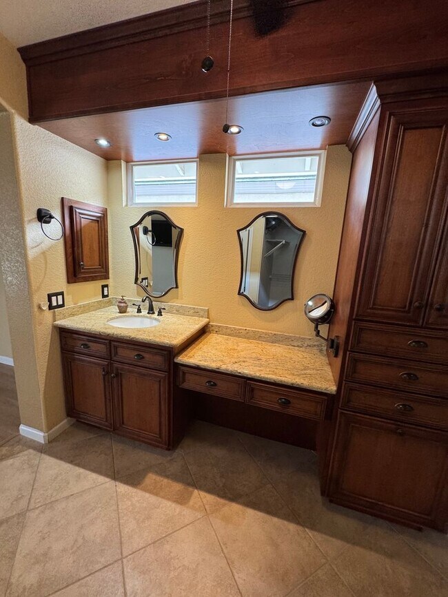 Building Photo - DEL WEBB 55+ Adult Community in Roseville!