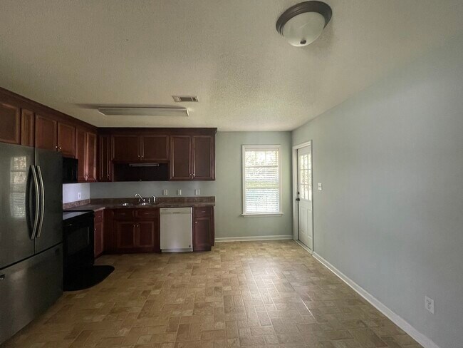 Building Photo - 1424 San Bernardino Way