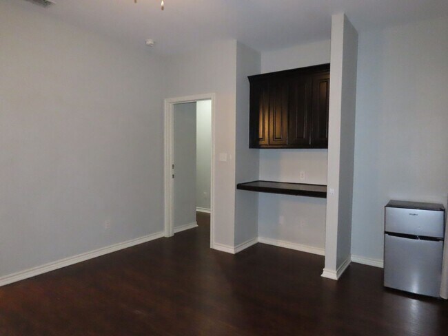 Building Photo - 2434 Haverhill Dr