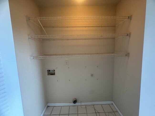 Building Photo - 7667 N Wickham Rd