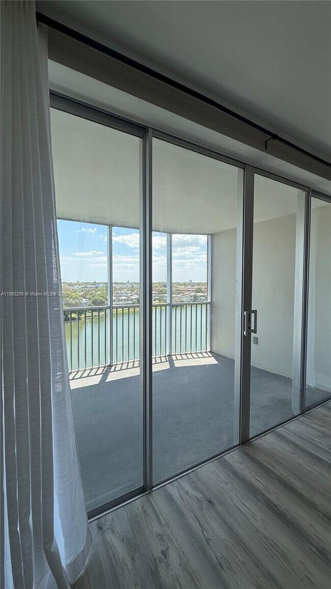 Building Photo - 1750 NE 191st St