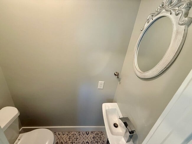 Building Photo - Upgraded Brick Ranch