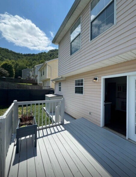 Building Photo - 105 Boardwalk