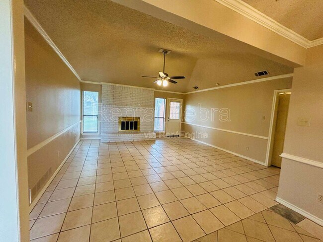 Building Photo - 828 Haverford Ln